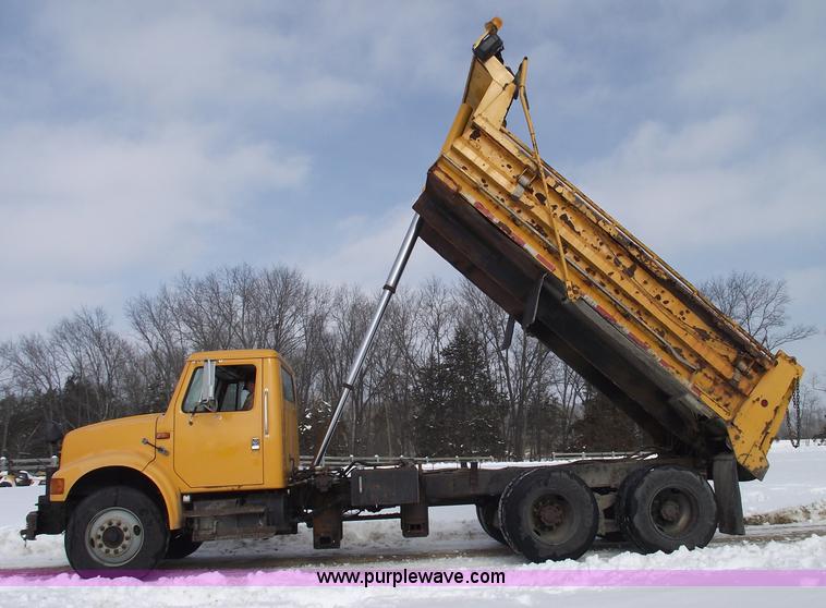 image for item 5534 1998 International 4900 dump truck