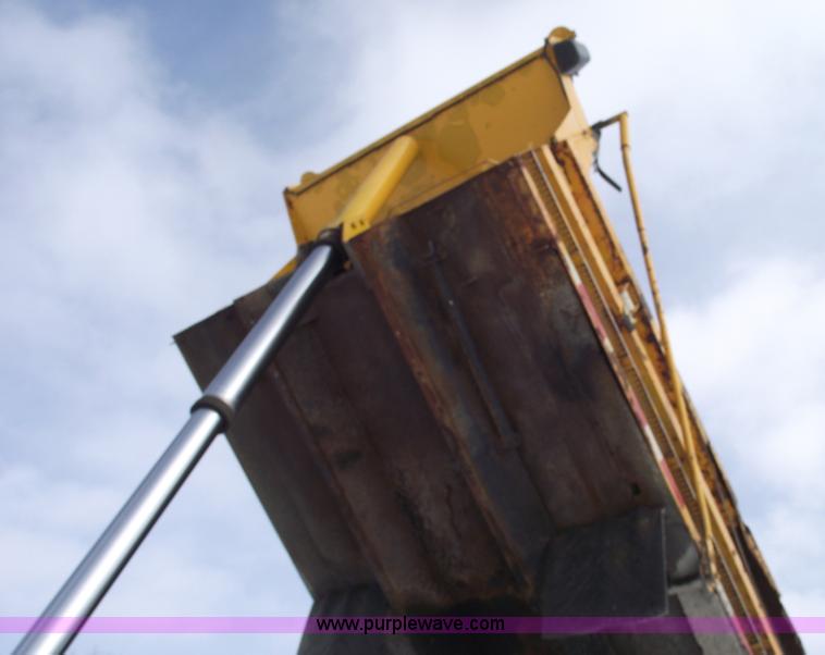 image for item 5534 1998 International 4900 dump truck