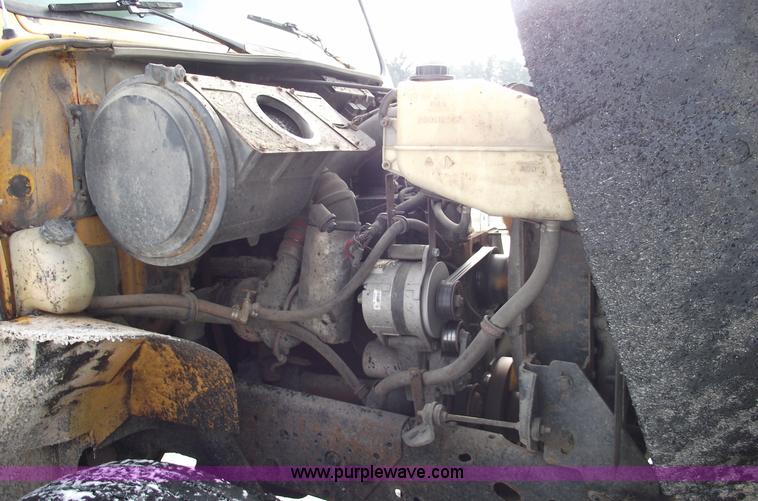 image for item 5534 1998 International 4900 dump truck