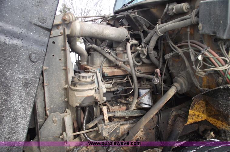 image for item 5534 1998 International 4900 dump truck