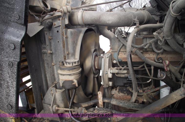 image for item 5534 1998 International 4900 dump truck