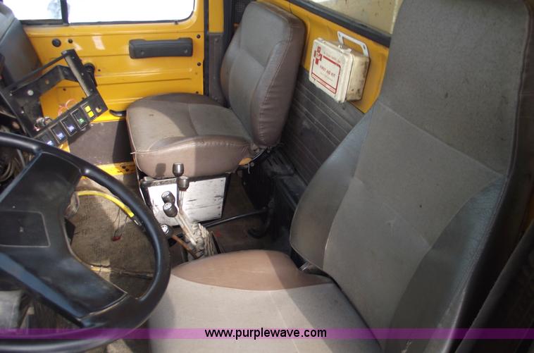 image for item 5534 1998 International 4900 dump truck