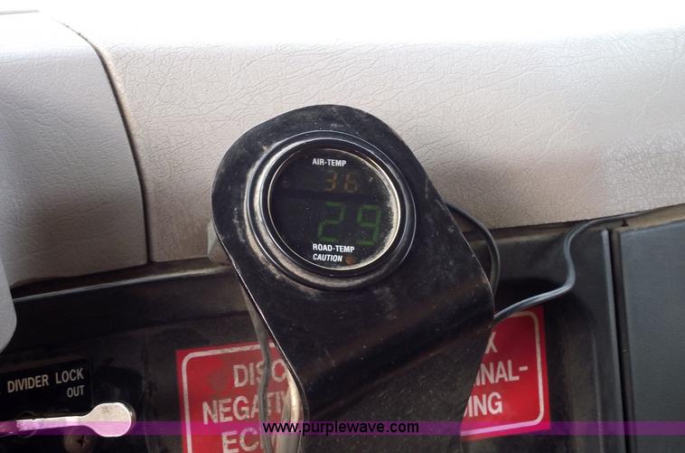 image for item 5534 1998 International 4900 dump truck