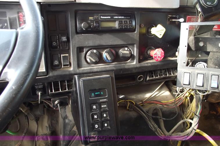 image for item 5534 1998 International 4900 dump truck