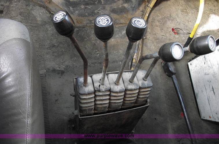 image for item 5534 1998 International 4900 dump truck