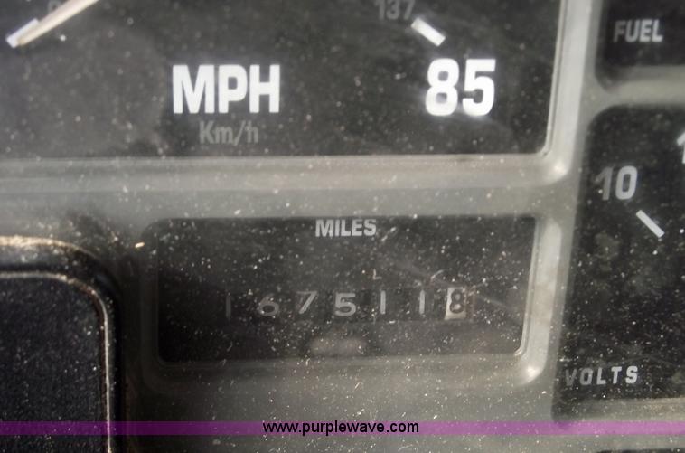 image for item 5534 1998 International 4900 dump truck