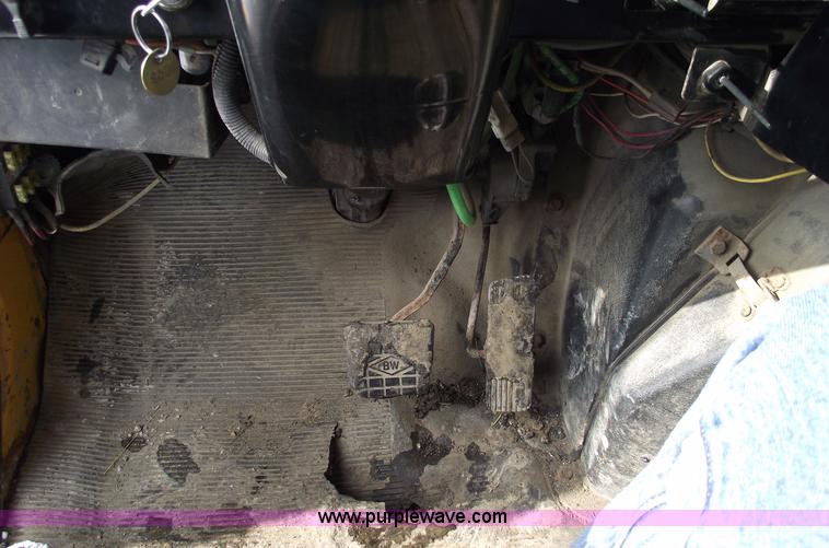 image for item 5534 1998 International 4900 dump truck