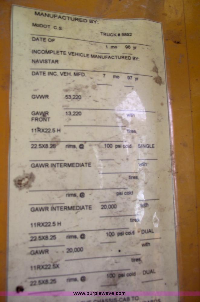 image for item 5534 1998 International 4900 dump truck