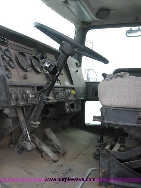 image for item 5550 1997 Kenworth T300 flatbed truck