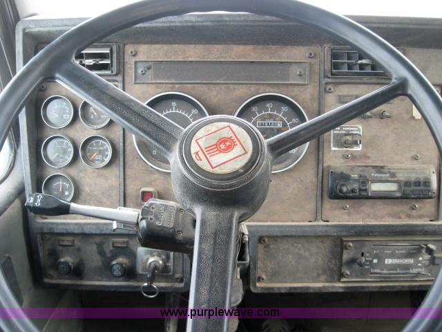 image for item 5550 1997 Kenworth T300 flatbed truck