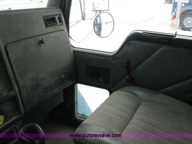 image for item 5550 1997 Kenworth T300 flatbed truck