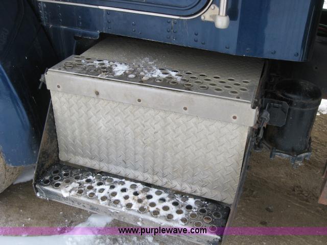 image for item 5550 1997 Kenworth T300 flatbed truck