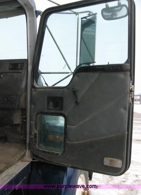 image for item 5550 1997 Kenworth T300 flatbed truck