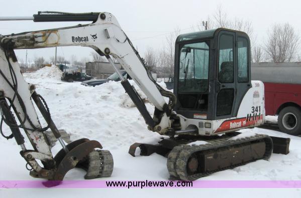 image for item 5572 2001 Bobcat 341 mini excavator