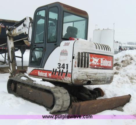 image for item 5572 2001 Bobcat 341 mini excavator