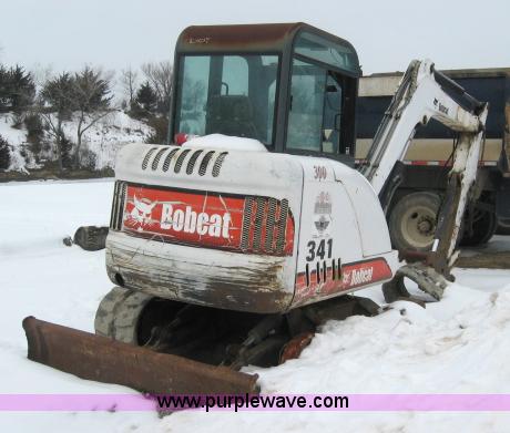 image for item 5572 2001 Bobcat 341 mini excavator