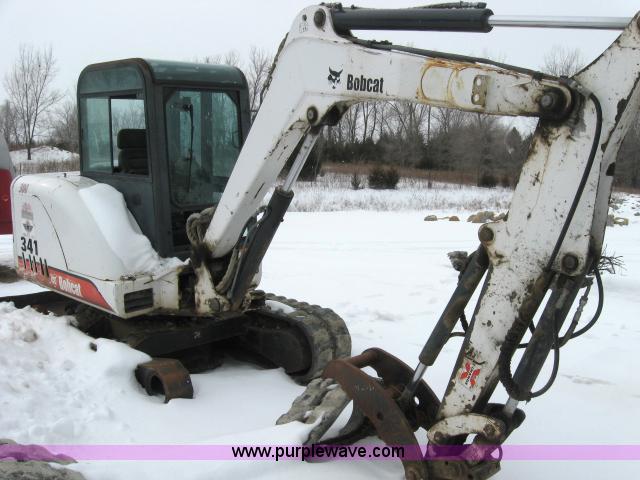 image for item 5572 2001 Bobcat 341 mini excavator