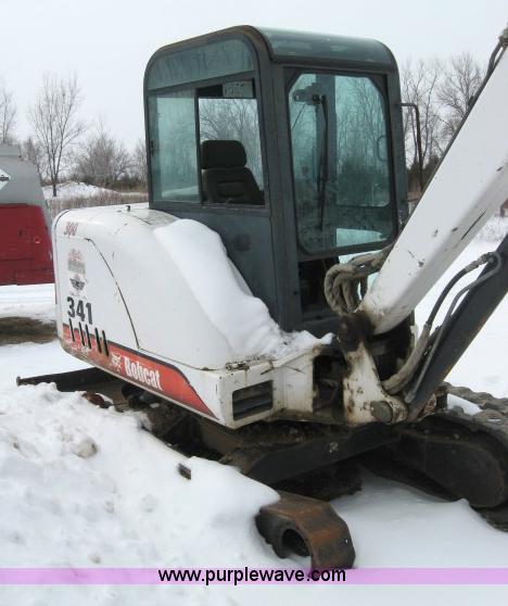 image for item 5572 2001 Bobcat 341 mini excavator