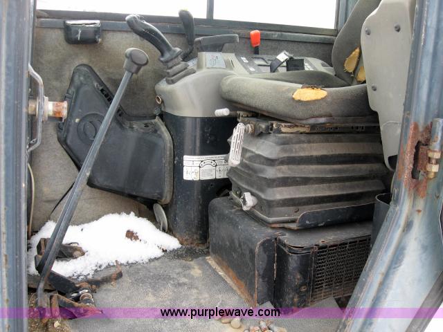 image for item 5572 2001 Bobcat 341 mini excavator