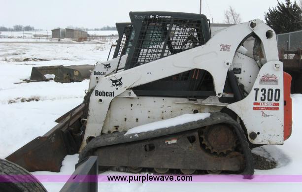 image for item 5573 2003 Bobcat T300 compact track loader