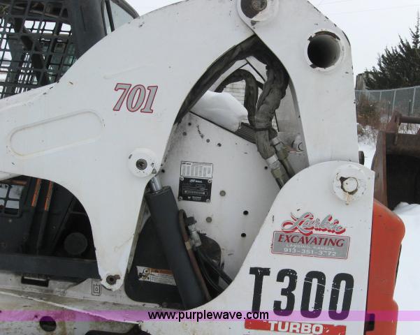 image for item 5573 2003 Bobcat T300 compact track loader