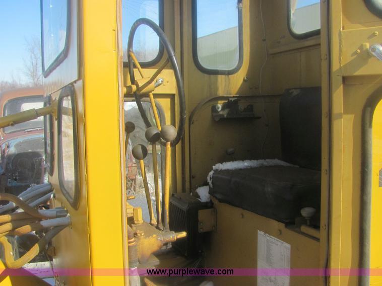 image for item 6835 Allis Chalmers D motor grader