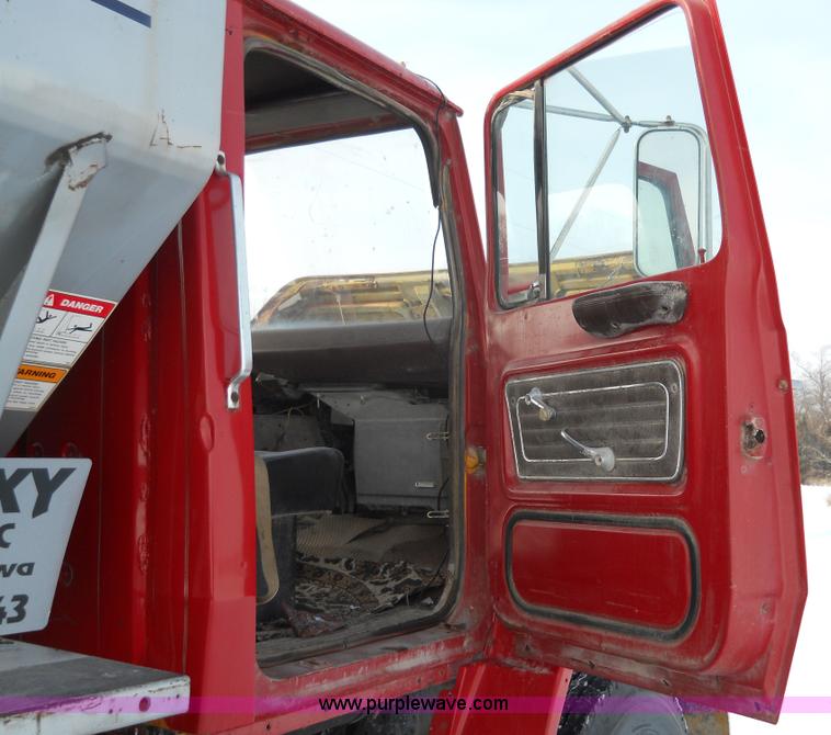 image for item 7790 1979 Ford 8000 dump truck