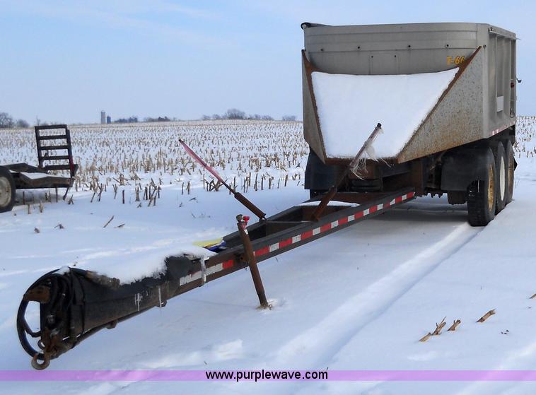 image for item 7799 1977 Stewart pup trailer