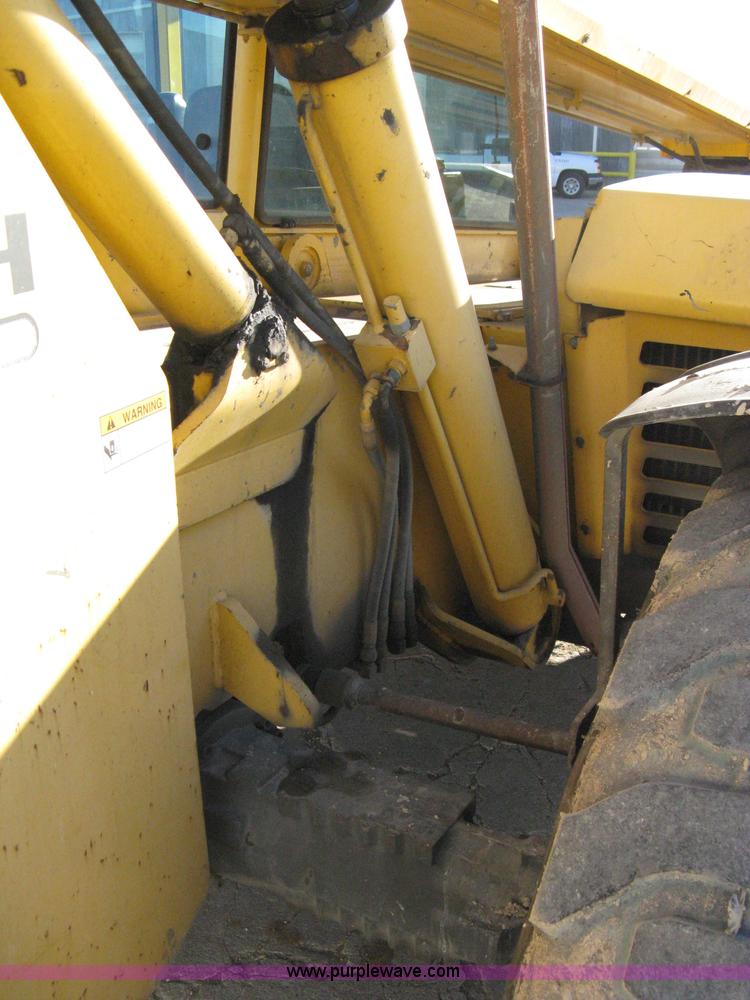 image for item 8115 1998 Gehl DL-8H Dyna Lift telehandler