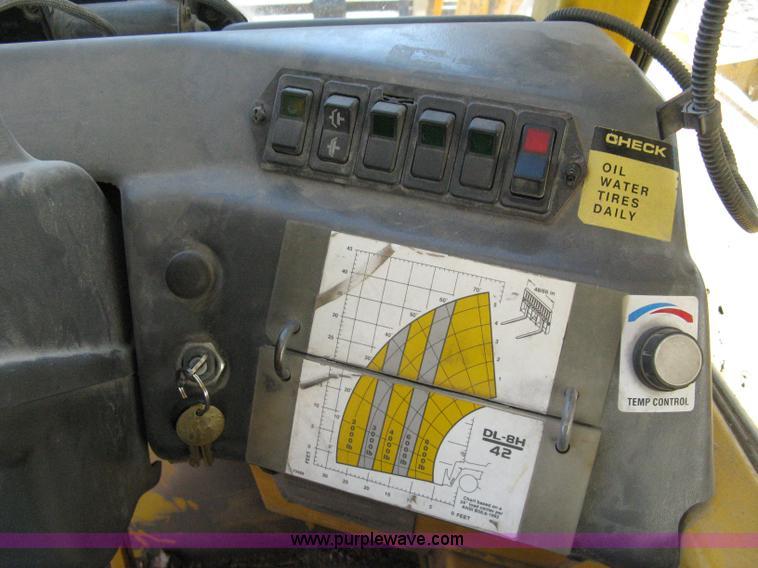 image for item 8115 1998 Gehl DL-8H Dyna Lift telehandler