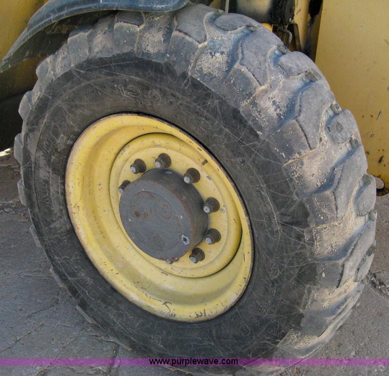 image for item 8115 1998 Gehl DL-8H Dyna Lift telehandler