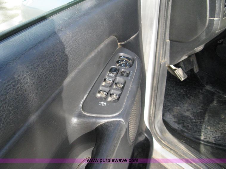 image for item 8145 2003 Dodge Ram 2500 SLT Heavy Duty quad-cab pickup truck