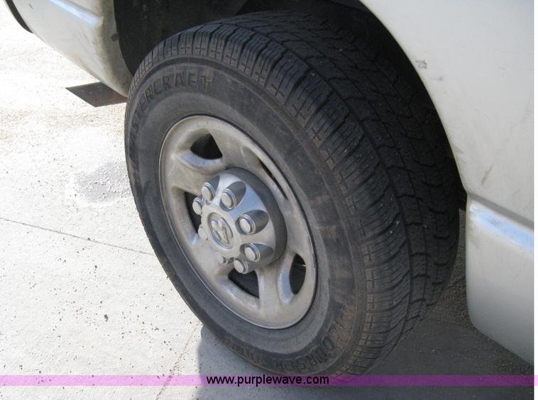 image for item 8145 2003 Dodge Ram 2500 SLT Heavy Duty quad-cab pickup truck