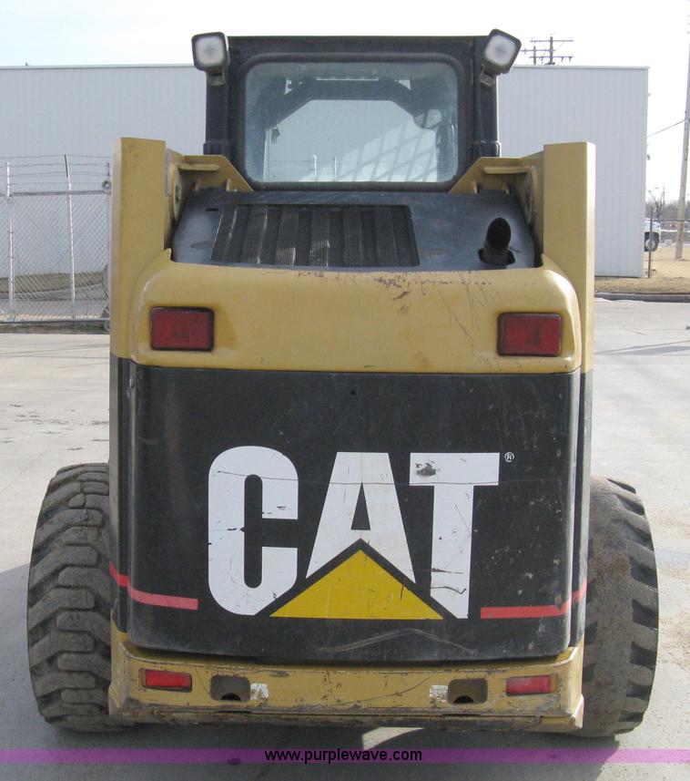 image for item 8146 2004 Caterpillar 236 skid loader