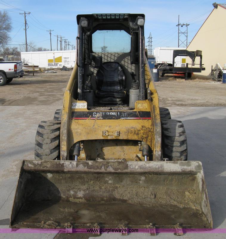 image for item 8146 2004 Caterpillar 236 skid loader