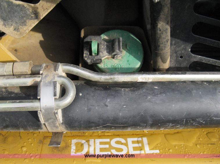 image for item 8146 2004 Caterpillar 236 skid loader