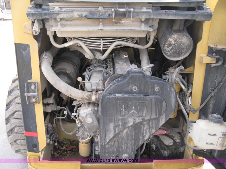 image for item 8146 2004 Caterpillar 236 skid loader