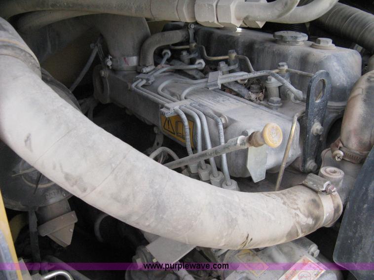 image for item 8146 2004 Caterpillar 236 skid loader