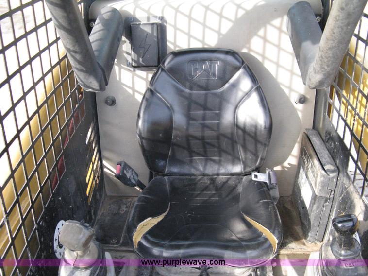 image for item 8146 2004 Caterpillar 236 skid loader