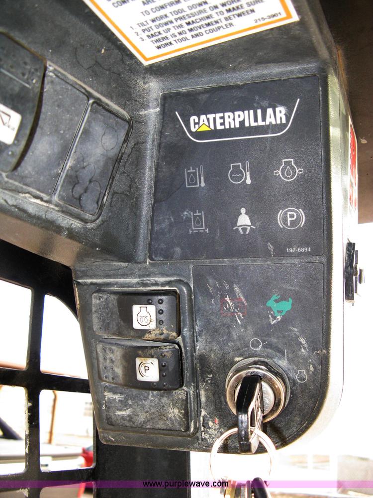 image for item 8146 2004 Caterpillar 236 skid loader
