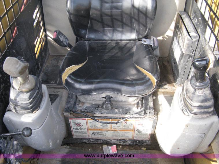 image for item 8146 2004 Caterpillar 236 skid loader