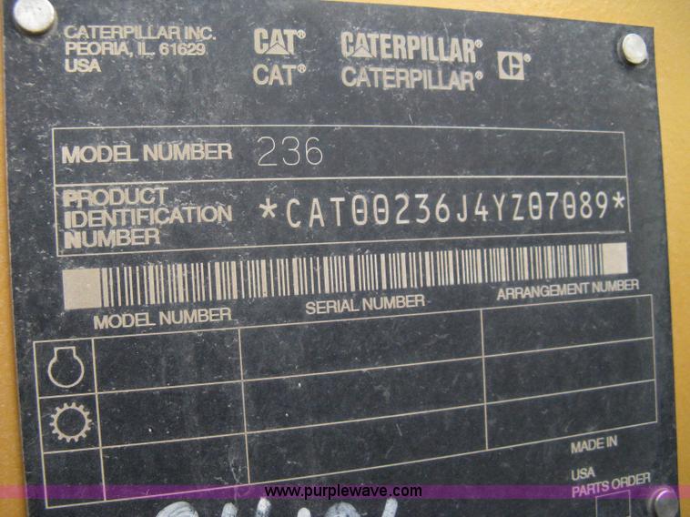 image for item 8146 2004 Caterpillar 236 skid loader