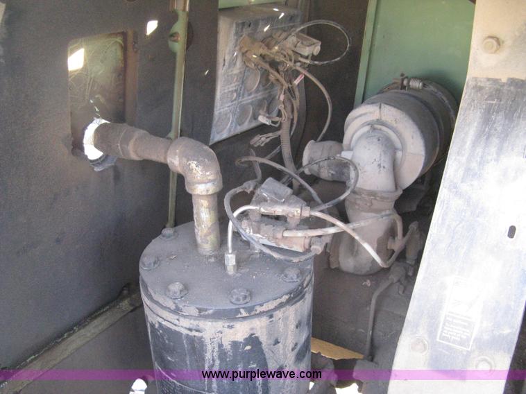 image for item 8148 Sullair 185 mobile compressor