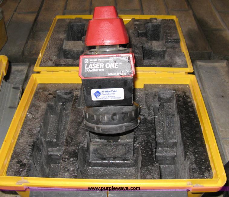 image for item 8158 1996 Berger Instruments 125P laser level with case
