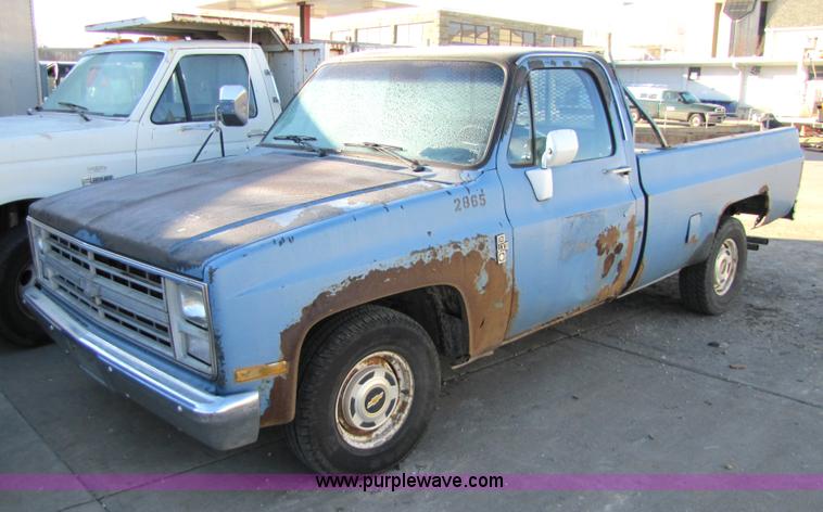 image for item 1501 1985 Chevrolet C10 Custom Deluxe pickup truck