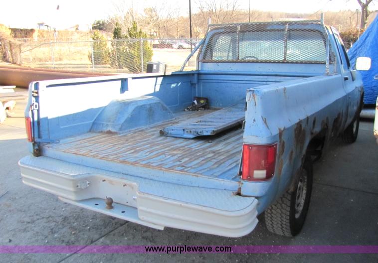 image for item 1501 1985 Chevrolet C10 Custom Deluxe pickup truck