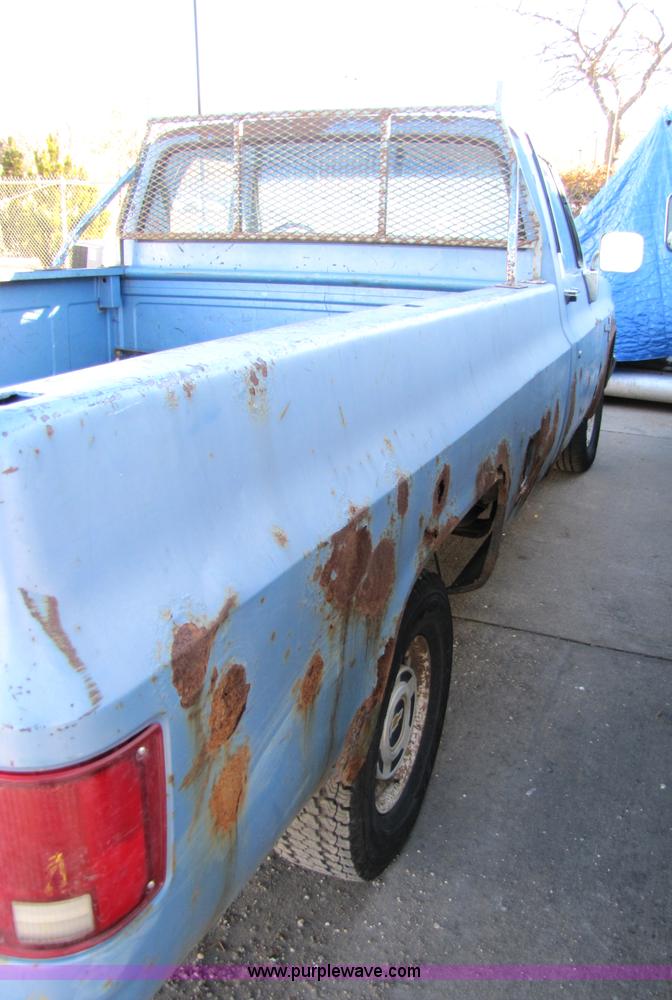 image for item 1501 1985 Chevrolet C10 Custom Deluxe pickup truck
