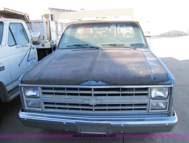 image for item 1501 1985 Chevrolet C10 Custom Deluxe pickup truck