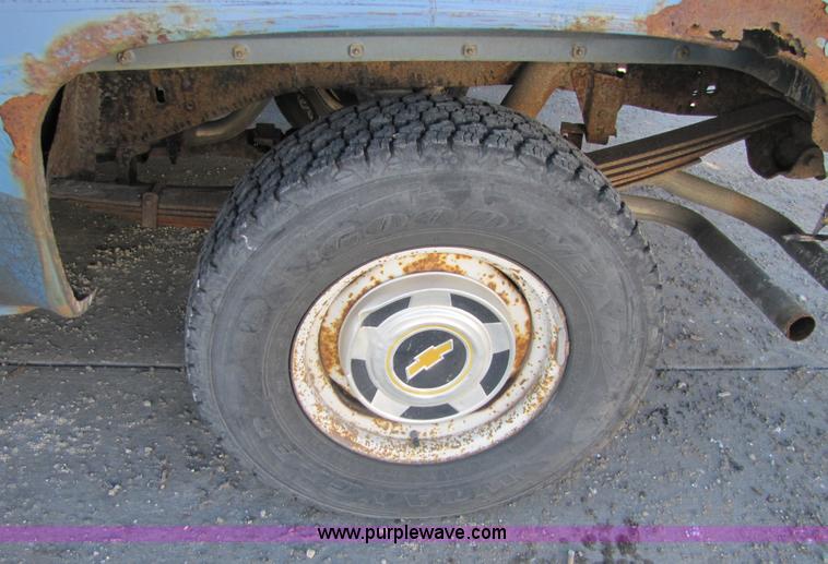 image for item 1501 1985 Chevrolet C10 Custom Deluxe pickup truck