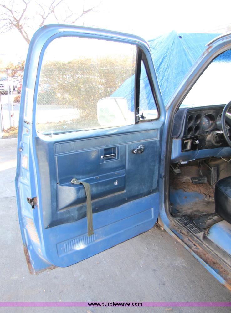 image for item 1501 1985 Chevrolet C10 Custom Deluxe pickup truck